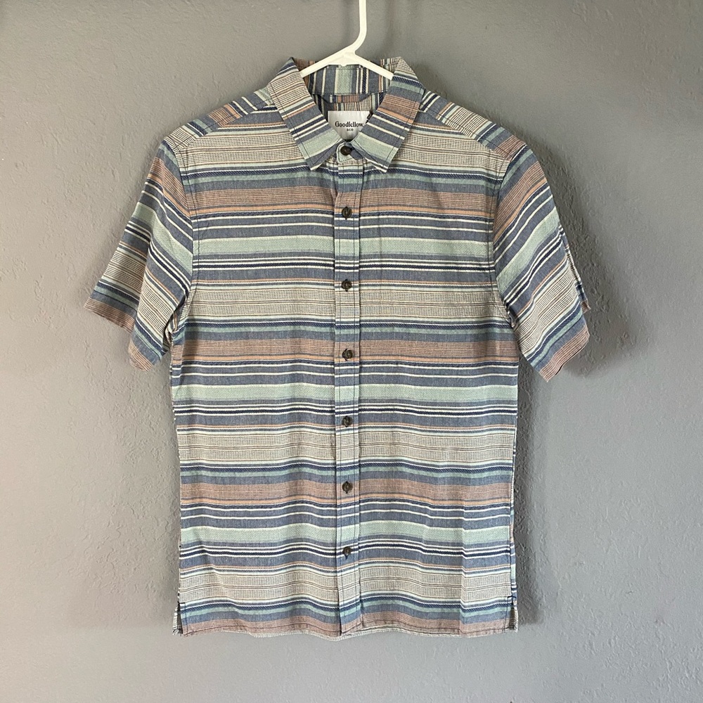 Goodfellow men’s size small button down